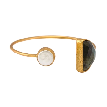 Bracelet made from brass, goldplated, baroque pearl and Labradorite